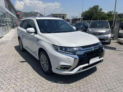 Mitsubishi Outlander 2.4 diamond PHEW plugin tetto 4WD Bianco usata Rezzato