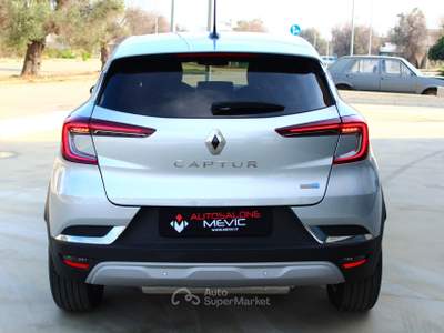 Renault Captur 1.6 Plug-in Hybrid E-Tech 160 CV Intens Grigio usata Carovigno