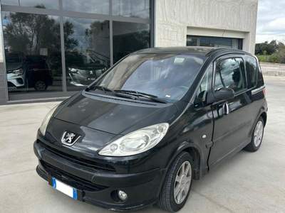 Peugeot 1007 1.4 HAPPY Nero usata Carovigno