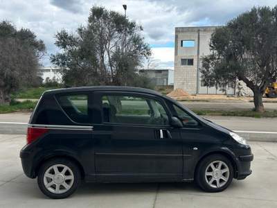 Peugeot 1007 1.4 HAPPY Nero usata Carovigno