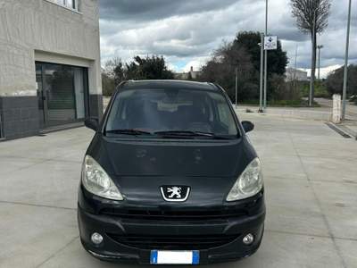 Peugeot 1007 1.4 HAPPY Nero usata Carovigno