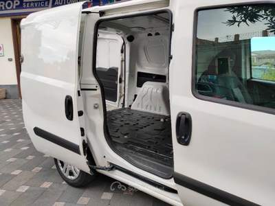 Fiat Doblò cargo 1.6 mjt 16v SX 105cv E6 Bianco usata Acireale