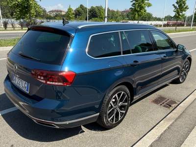 Volkswagen Passat Variant 2.0 TDI SCR EVO Executive Blu/Azzurro usata Torino