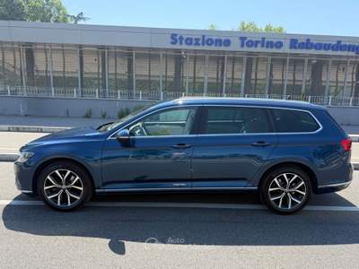 Volkswagen Passat Variant 2.0 TDI SCR EVO Executive Blu/Azzurro usata Torino