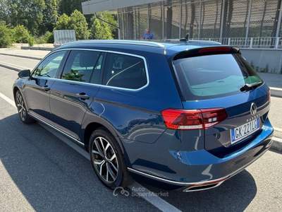 Volkswagen Passat Variant 2.0 TDI SCR EVO Executive Blu/Azzurro usata Torino