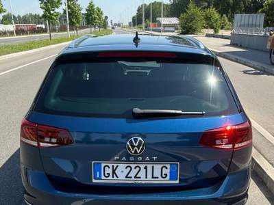 Volkswagen Passat Variant 2.0 TDI SCR EVO Executive Blu/Azzurro usata Torino