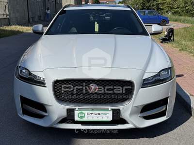 Jaguar XF JAGUAR XF Sportbrake 2.0 D 180 CV AWD aut. R-Sport Bianco usata Cuneo