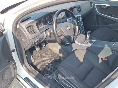 Volvo V60 1.6 Business Bianco usata Fossano
