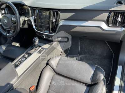 Volvo V60 VOLVO V60 D4 Geartronic R-design Blu/Azzurro usata Roma