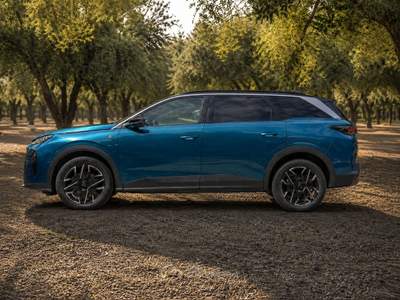 Peugeot 5008  - 5008 1.2 hybrid gt 145cv 7p.ti e-dcs6 Blu/Azzurro usata Roma
