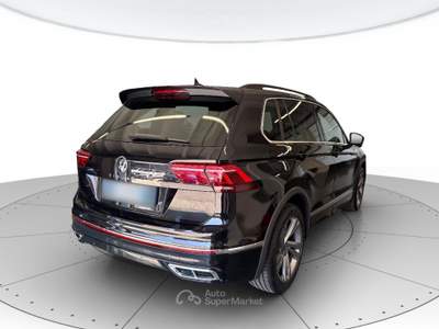 Volkswagen Tiguan Tiguan 2.0 tdi r-line 150cv dsg Nero usata San Zeno Naviglio