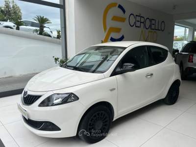 Lancia Ypsilon 1.0 FireFly 5 porte S&S Hybrid Ecochic Silver€110, Bianco usata Somma Vesuviana