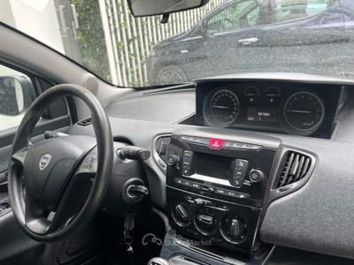 Lancia Ypsilon 1.0 FireFly 5 porte S&S Hybrid Ecochic Silver€110, Bianco usata Somma Vesuviana