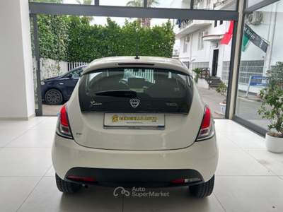Lancia Ypsilon 1.0 FireFly 5 porte S&S Hybrid Ecochic Silver€110, Bianco usata Somma Vesuviana
