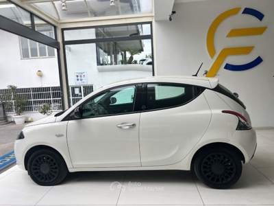 Lancia Ypsilon 1.0 FireFly 5 porte S&S Hybrid Ecochic Silver€110, Bianco usata Somma Vesuviana