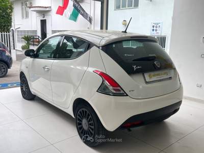Lancia Ypsilon 1.0 FireFly 5 porte S&S Hybrid Ecochic Silver€110, Bianco usata Somma Vesuviana