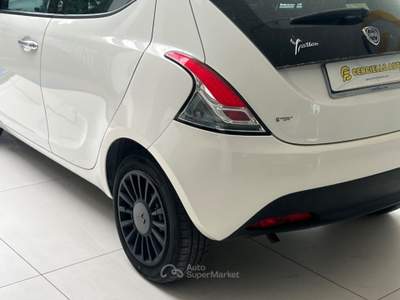 Lancia Ypsilon 1.0 FireFly 5 porte S&S Hybrid Ecochic Silver€110, Bianco usata Somma Vesuviana