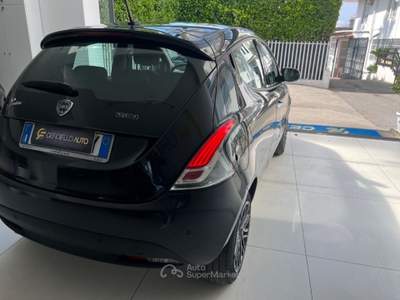 Lancia Ypsilon 1.0 FireFly 5 porte S&S Hybrid Gold tua da €125,00 Nero usata Somma Vesuviana