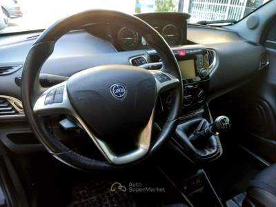 Lancia Ypsilon 1.2 69 CV 5 porte Gold tua da €129  Blu/Azzurro usata Somma Vesuviana