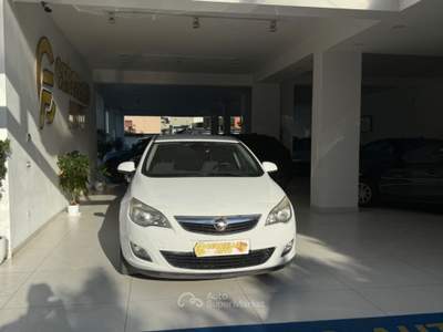 Opel Astra 1.4 100CV 5 porte Cosmo Bianco usata Somma Vesuviana