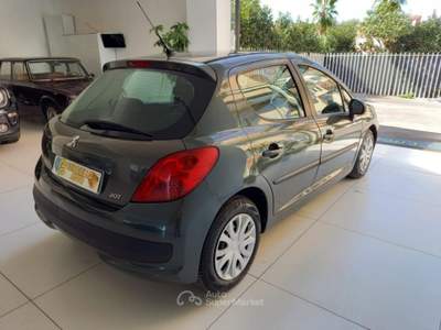 Peugeot 207 1.4 HDi 70CV 5p. X Line Grigio usata Somma Vesuviana
