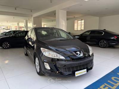 Peugeot 308 1.6 8V HDi 93CV 5p. Premium Grigio usata Somma Vesuviana