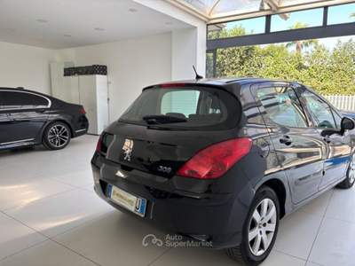 Peugeot 308 1.6 8V HDi 93CV 5p. Premium Grigio usata Somma Vesuviana
