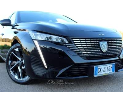 Peugeot 308 berlina EAT8 *LUCI AMBIENTE *PELLE Nero usata Monteroni di Lecce