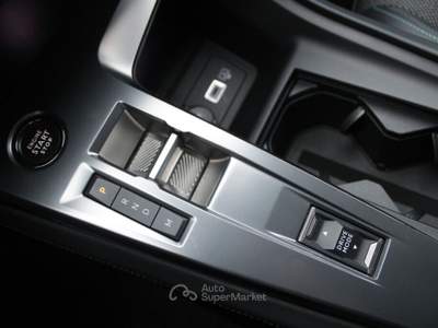 Peugeot 308 berlina EAT8 *LUCI AMBIENTE *PELLE Nero usata Monteroni di Lecce