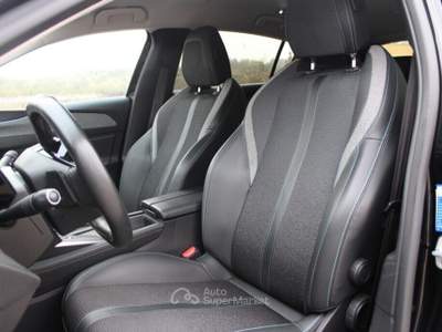 Peugeot 308 berlina EAT8 *LUCI AMBIENTE *PELLE Nero usata Monteroni di Lecce