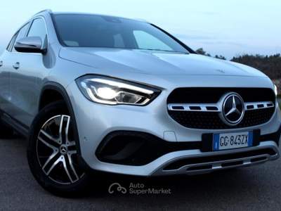 Mercedes-Benz GLA MERCEDES GLA 200 d Aut. *Pelle *Luci Ambiente Grigio usata Monteroni di Lecce