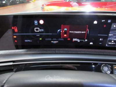 Peugeot 5008 Hybrid 136 e-DCS6 GT Bianco usata Rho
