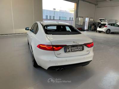 Jaguar XF 2.0 D 180CV AWD R-SPORT AUTOMATICA *GRANDINATA* Bianco usata Megliadino San Vitale