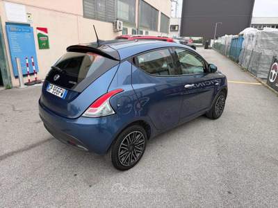 Lancia Ypsilon 1.0 FireFly  S&S Hybrid Silver Plus Blu/Azzurro usata Venezia