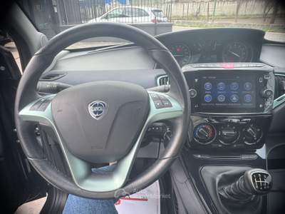 Lancia Ypsilon Lancia Ypsilon 1.0 FireFly 5 porte S&S Hybrid Gold Plus Nero usata Saviano