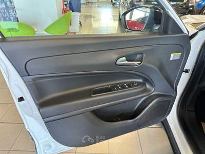 Jeep Avenger 1.2 Turbo e-Hybrid Altitude FWD eDCT6 Bianco usata Moncalieri