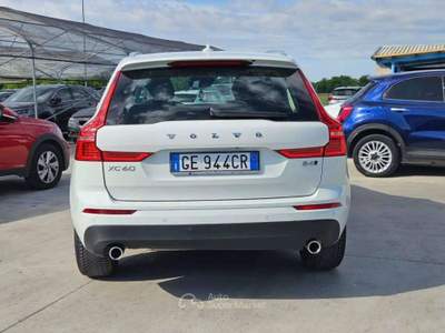 Volvo XC60 XC60 II 2018 2.0 b4 Momentum Pro awd auto -GE944CR Bianco usata Basiliano