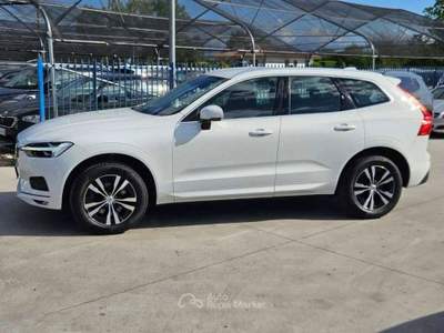 Volvo XC60 XC60 II 2018 2.0 b4 Momentum Pro awd auto -GE944CR Bianco usata Basiliano