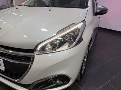 Peugeot 208 1° serie BlueHDi 100 S&S 5 porte Allure Bianco usata Aversa