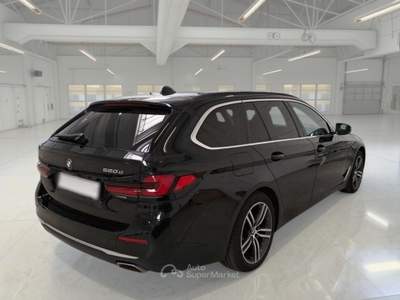 BMW Serie 5 520d BMW SERIE 5 520D XDRIVE LUXURY AUTO MH48V TOURING STATION WAGON usata Casei Gerola