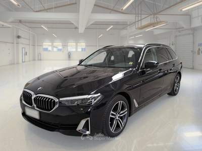BMW Serie 5 520d BMW SERIE 5 520D XDRIVE LUXURY AUTO MH48V TOURING STATION WAGON usata Casei Gerola