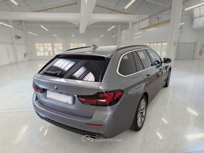 BMW Serie 5 518d BMW SERIE 5 518D 48V BUSINESS TOURING AUTO STATION WAGON usata Casei Gerola