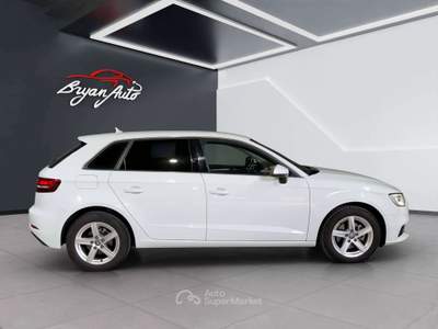 Audi A3 Sportback 1.6 tdi Business 110cv s-tronic usata Vercelli