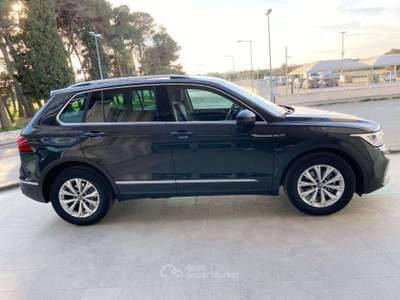 Volkswagen Tiguan 2.0 TDI 150 CV SCR DSG Life Grigio usata Carovigno
