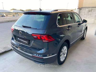 Volkswagen Tiguan 2.0 TDI 150 CV SCR DSG Life Grigio usata Carovigno