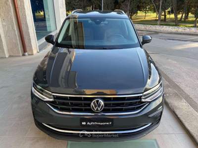 Volkswagen Tiguan 2.0 TDI 150 CV SCR DSG Life Grigio usata Carovigno