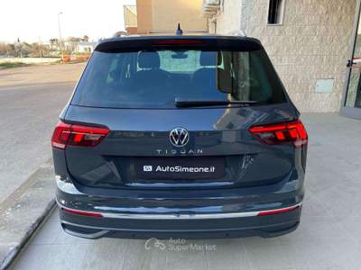 Volkswagen Tiguan 2.0 TDI 150 CV SCR DSG Life Grigio usata Carovigno