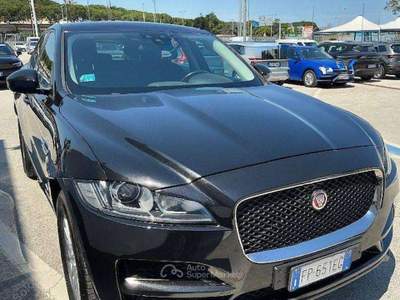 Jaguar F-Pace 2.0d 180cv PURE AUTOMATICA Nero usata Salerno