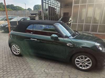 MINI Cooper Mini IV F57 2016 Cabrio 1.5 Hype Verde usata Milano