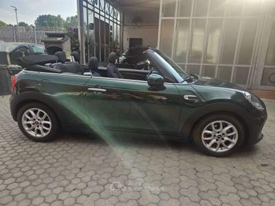 MINI Cooper Mini IV F57 2016 Cabrio 1.5 Hype Verde usata Milano
